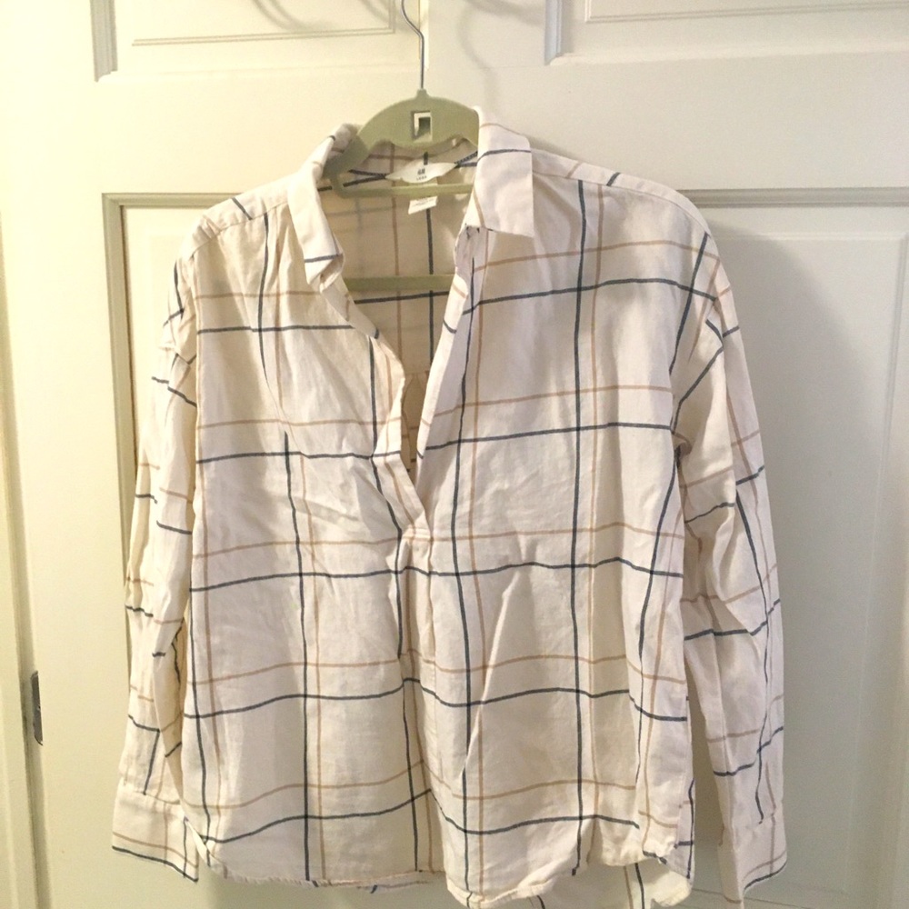 Plaid collar shirt. It is not a button up.